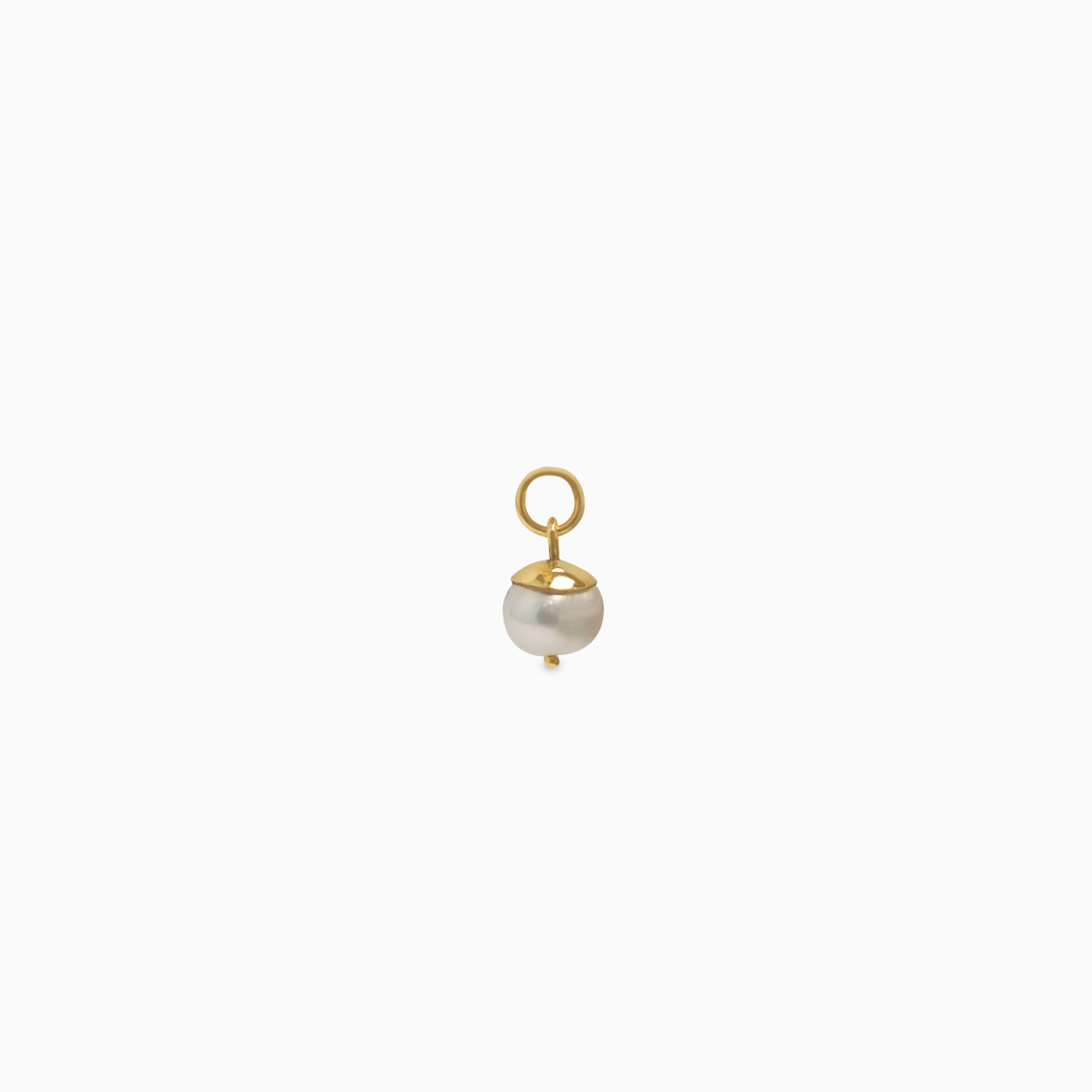 Charm en oro amarillo de 18K con perla oval