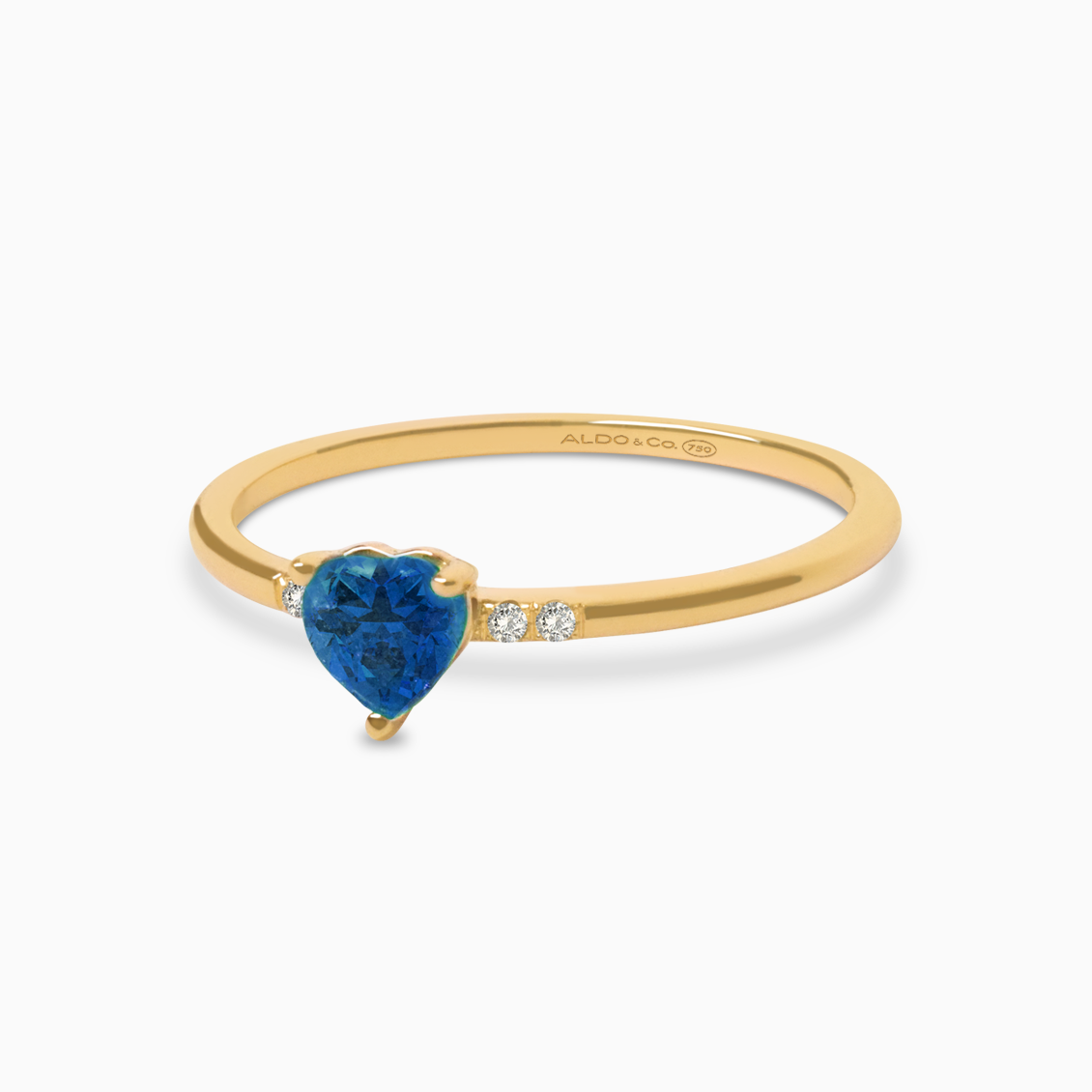 Anillo Love en oro amarillo de 18K con zafiro corazón