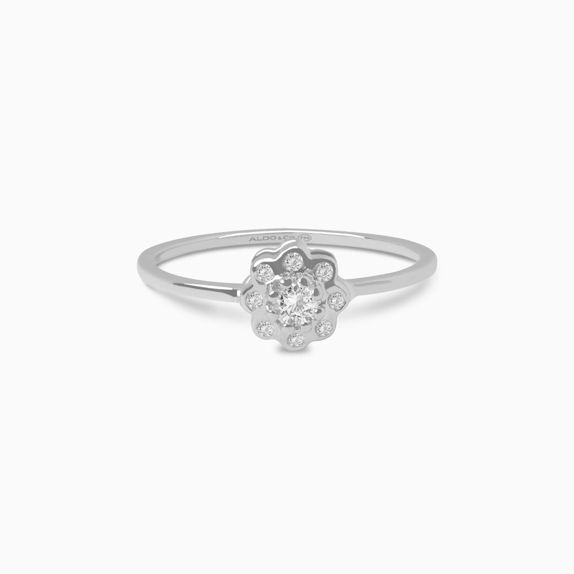 Anillo en oro blanco de 18K roseta con brillantes